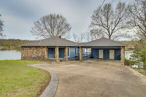 Lakefront Arkansas Abode - Deck, Grill & Fire Pit!