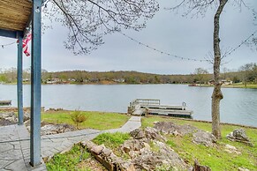 Lakefront Arkansas Abode - Deck, Grill & Fire Pit!