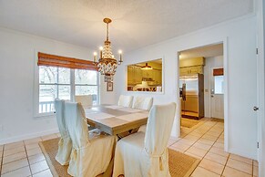 Lakefront Arkansas Abode - Deck, Grill & Fire Pit!