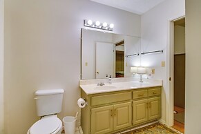 Lakefront Arkansas Abode - Deck, Grill & Fire Pit!