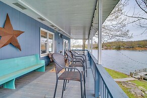 Lakefront Arkansas Abode - Deck, Grill & Fire Pit!