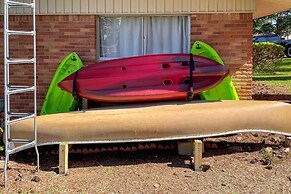 Waterfront Home w/ Dock > 3 Mi to Oaklawn Racing!