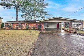 Waterfront Home w/ Dock > 3 Mi to Oaklawn Racing!