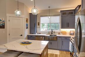 Anchorage Apartment w/ a View ~ 3 Mi to Airport