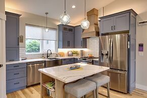 Anchorage Apartment w/ a View ~ 3 Mi to Airport