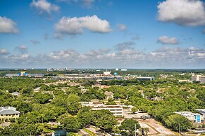 ~ 2 Mi to Disney & Universal: Orlando Resort Condo