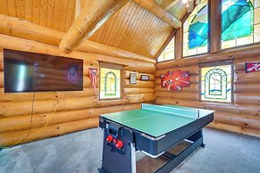 Private Hot Tub: Lovely Cabin in Gatlinburg!