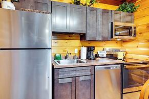 Private Hot Tub: Lovely Cabin in Gatlinburg!