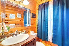 Private Hot Tub: Lovely Cabin in Gatlinburg!
