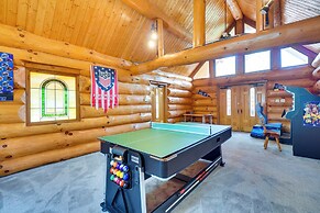 Private Hot Tub: Lovely Cabin in Gatlinburg!