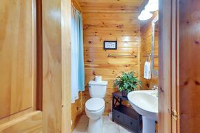 Private Hot Tub: Lovely Cabin in Gatlinburg!