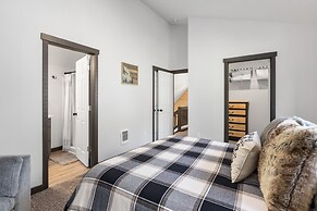 Hikers Haven w/ Hot Tub - Near Mt Rainier!