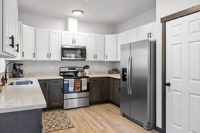 Hikers Haven w/ Hot Tub - Near Mt Rainier!