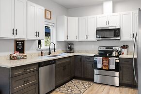 Hikers Haven w/ Hot Tub - Near Mt Rainier!