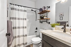 Hikers Haven w/ Hot Tub - Near Mt Rainier!