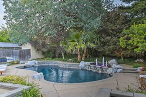 Redding Getaway w/ Hot Tub & Outdoor Kitchen!