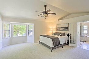 Redding Getaway w/ Hot Tub & Outdoor Kitchen!