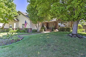 Redding Getaway w/ Hot Tub & Outdoor Kitchen!