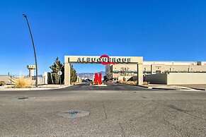 9 Mi to Old Town Albuquerque: Getaway w/ Grill!