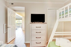 Walk to Beach: Condo w/ Balcony in Hilton Head