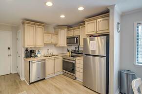 Walk to Beach: Condo w/ Balcony in Hilton Head