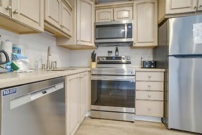 Walk to Beach: Condo w/ Balcony in Hilton Head