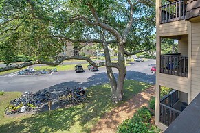 Walk to Beach: Condo w/ Balcony in Hilton Head