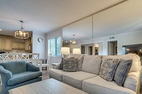 Walk to Beach: Condo w/ Balcony in Hilton Head