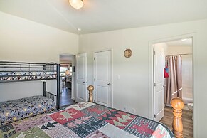 Tranquil Cabin Getaway w/ Panoramic Mtn View!