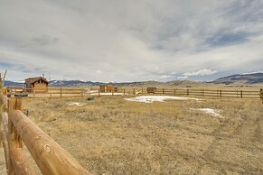 Jefferson Home w/ Mountain Views & Horse Pastures