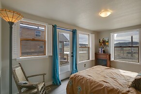 Jefferson Home w/ Mountain Views & Horse Pastures