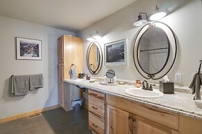 Jefferson Home w/ Mountain Views & Horse Pastures