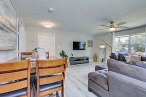 Coastal Sarasota Condo: Minutes to Beach!