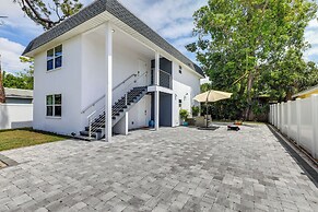 Coastal Sarasota Condo: Minutes to Beach!