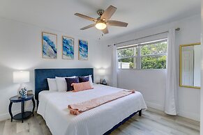 Coastal Sarasota Condo: Minutes to Beach!