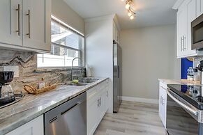 Coastal Sarasota Condo: Minutes to Beach!