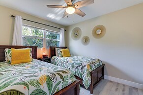 Coastal Sarasota Condo: Minutes to Beach!