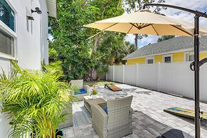 Coastal Sarasota Condo: Minutes to Beach!