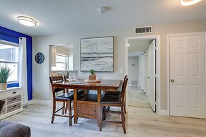 Coastal Sarasota Condo: Minutes to Beach!