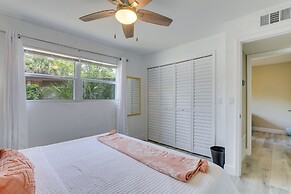 Coastal Sarasota Condo: Minutes to Beach!