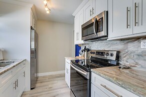 Coastal Sarasota Condo: Minutes to Beach!