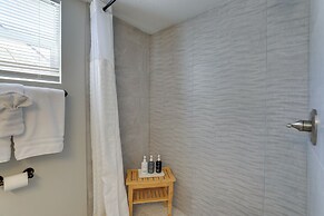 Coastal Sarasota Condo: Minutes to Beach!