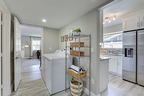 Coastal Sarasota Condo: Minutes to Beach!