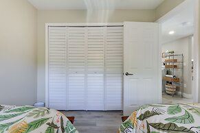 Coastal Sarasota Condo: Minutes to Beach!