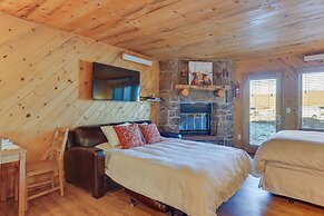 Near Skiing: Studio w/ Pool Access in Granby!