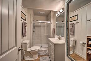 Spacious Cabin - 4 Mi to Blue Ridge Parkway!