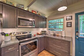 Spacious Cabin - 4 Mi to Blue Ridge Parkway!