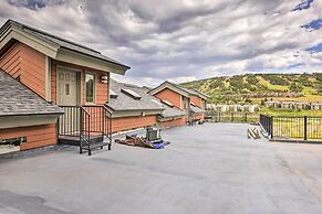 Mtn View Granby Condo w/ In-unit Hot Tub!