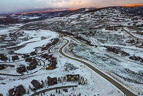 Mtn View Granby Condo w/ In-unit Hot Tub!