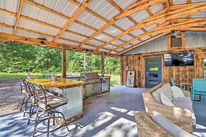 Cozy Cabin w/ Backyard Oasis: 11 Mi to Marina